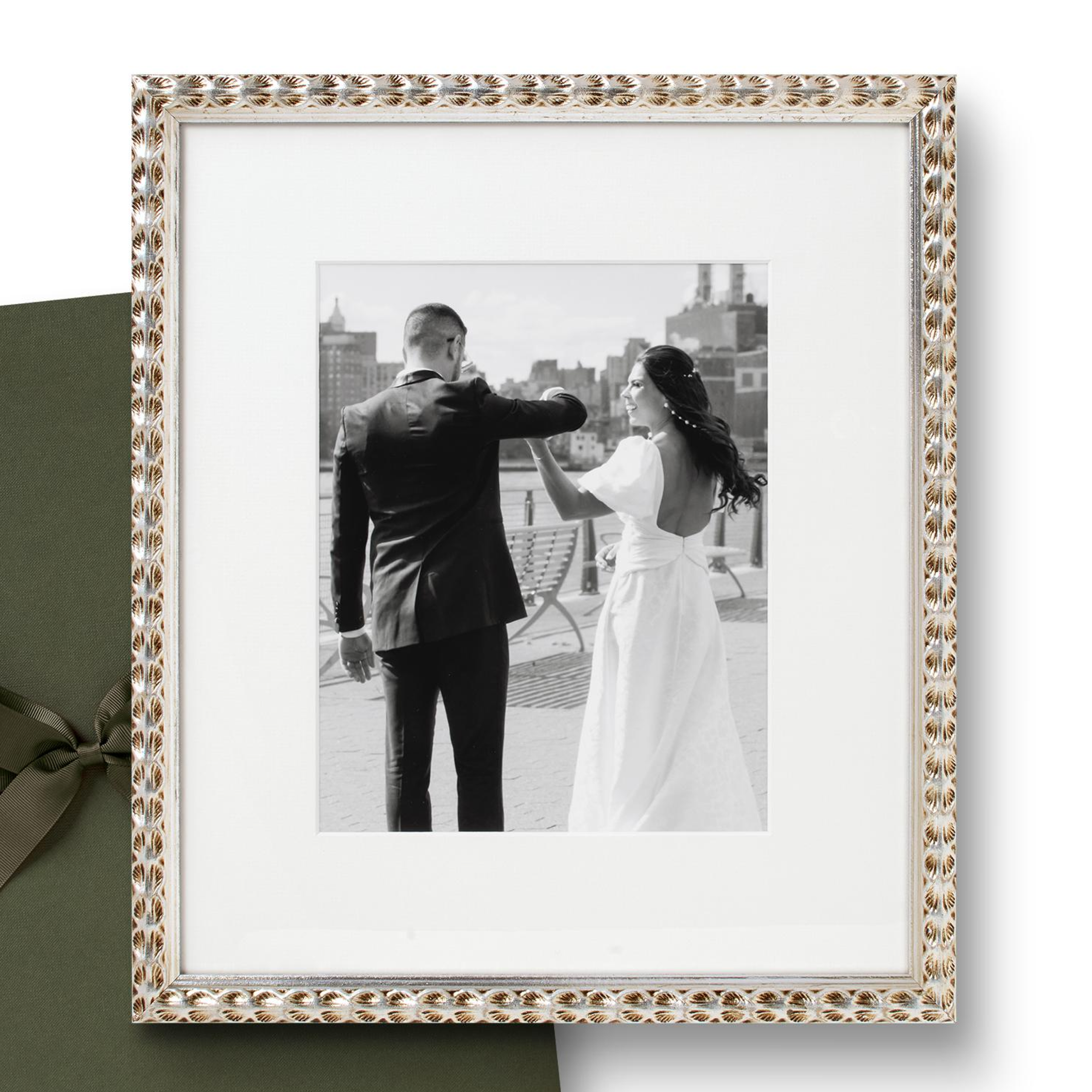 The Perfect Gift: 14x16 - Image 3